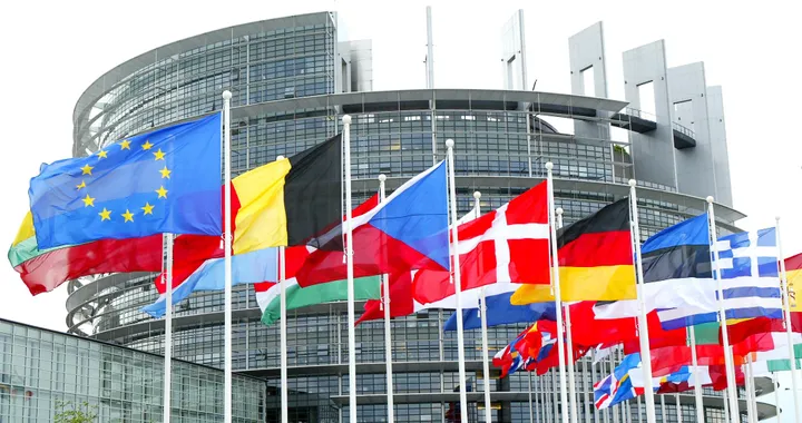 Emissioni auto: accordo tra UE e Paesi membri: -37,5% entro il 2030
