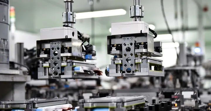BYD, iniziata la costruzione della fabbrica per le batterie agli ioni di sodio