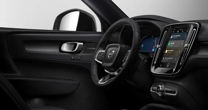 Volvo XC40 elettrica: Android Automotive OS e aggiornamenti via OTA