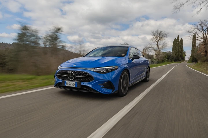 Mercedes CLA 2026: quando l’ibrido raccoglie l’eredità del diesel