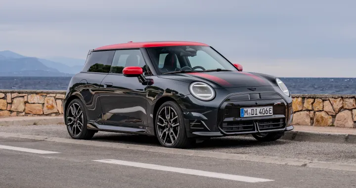 MINI Cooper elettrica, look più sportivo con la John Cooper Works