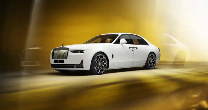 Rolls-Royce Black Badge Ghost Series II: l’evoluzione dell’ultraluxury