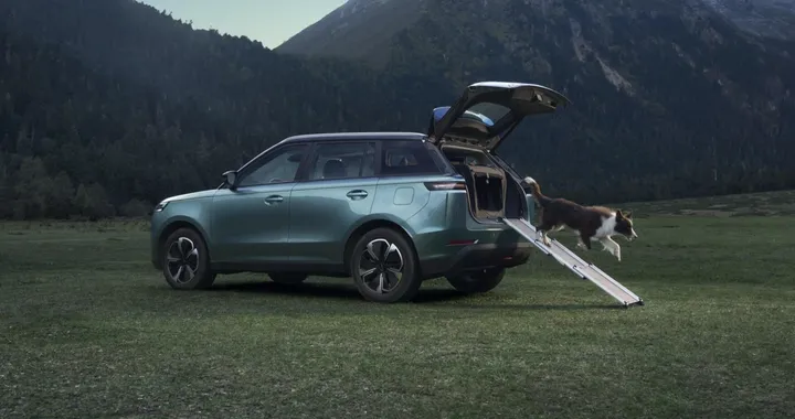 Jaecoo 5 BEV, il nuovo SUV elettrico per chi ama il campeggio e gli animali
