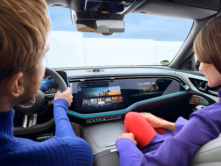 Mercedes aggiorna MBUX: novità per Amazon Music e Audible