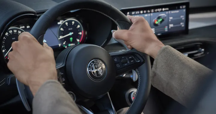 Nuova Alfa Romeo Tonale 2026: interni e bagagliaio del restyling