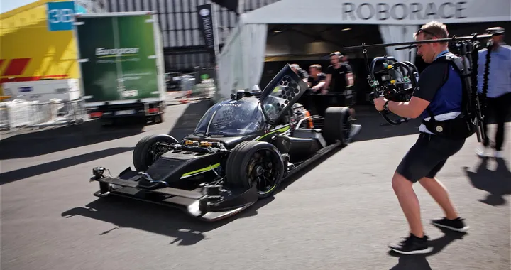Roborace: uomo batte sul giro il prototipo a guida autonoma DevBot