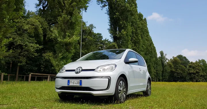 Volkswagen e-Up: guida ricarica, batteria, consumi e connettori