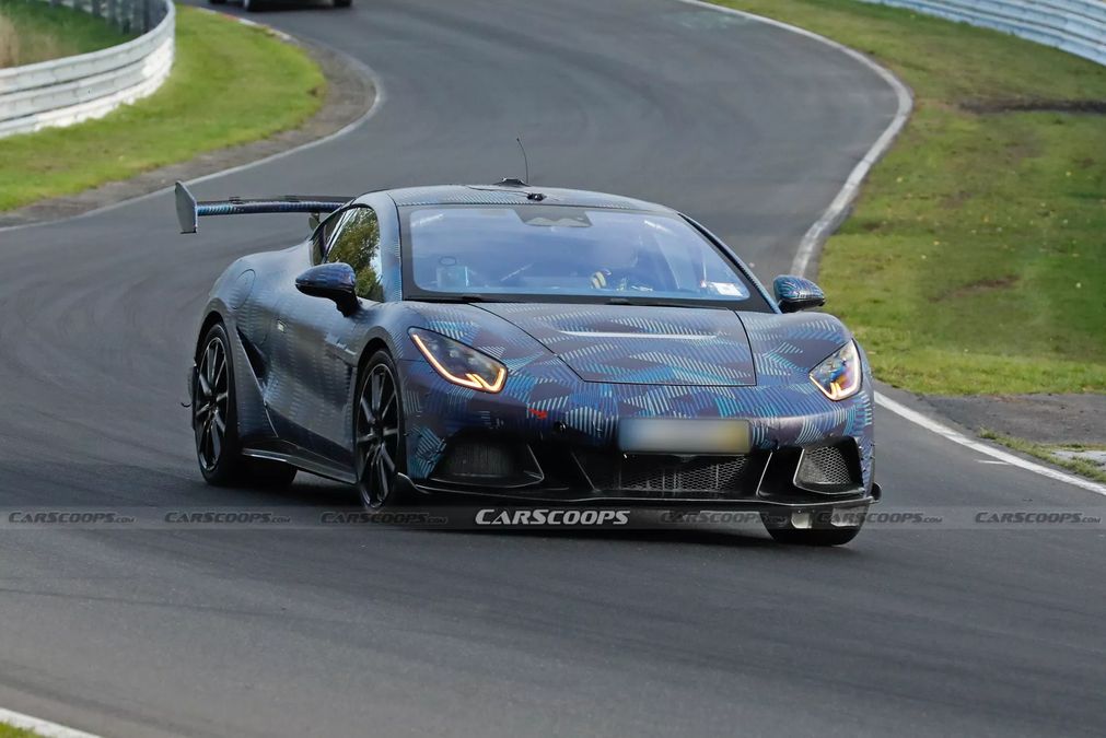 BYD Denza Z, la sportiva elettrica prepara al Nürburgring la sfida alla Porsche 911