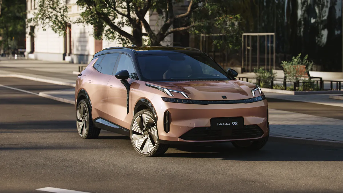 Lynk & Co 08, il nuovo super ibrido sta arrivando: 200 km in elettrico