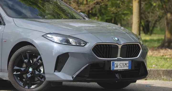BMW Serie 1, tutta nuova entro il 2028 e sarà anche elettrica
