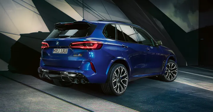 BMW X5 M, il restyling in azione tra le curve del Nurburgring