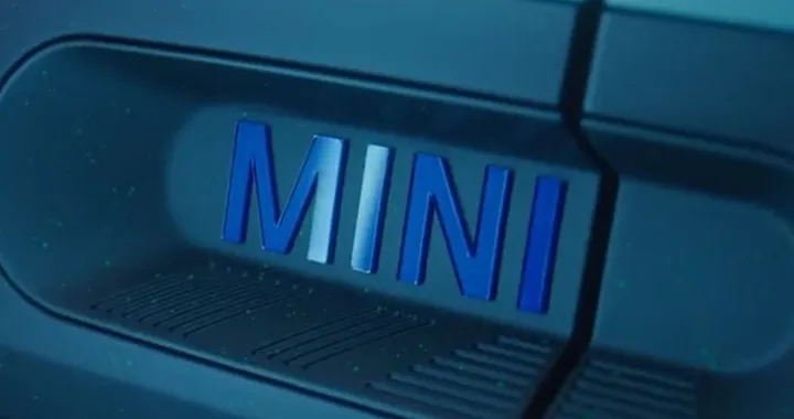MINI Aceman, teaser del concept elettrico alla vigilia del debutto