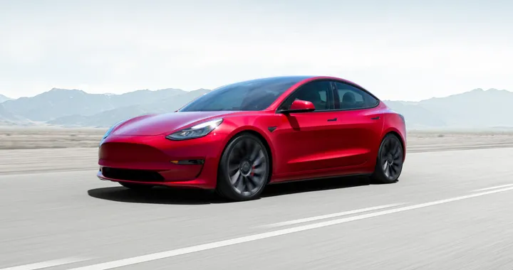 Tesla, ancora un trimestre positivo. Musk vuole superare la capitalizzazione di Apple