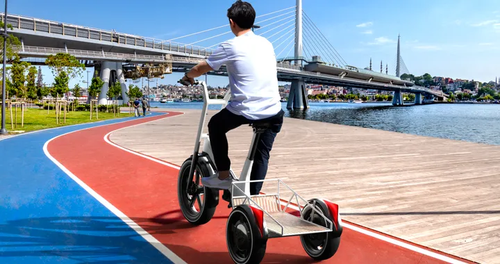 BMW svela i concept di un'eBike e di un monopattino elettrico per la città