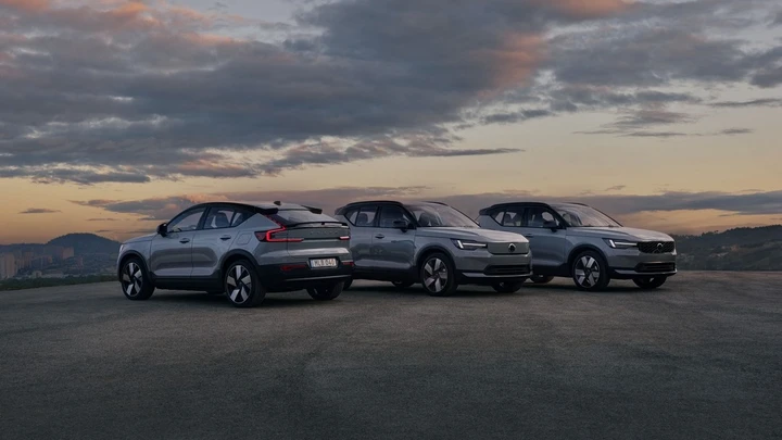 Volvo rinnova XC40, EX40 ed EC40: più tecnologia, sicurezza e autonomia