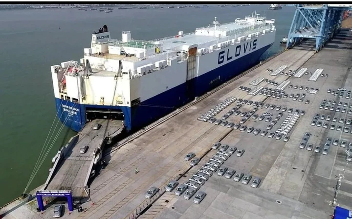 Cina-Europa, viaggio record per la nave con 7.738 Tesla a bordo
