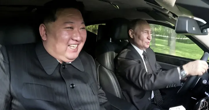 Putin dona una limousine &quot;made in Russia&quot; a Kim Jong Un ma con parti sudcoreane