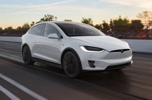 Tesla Model S e Model X: torna la radio ma bisognerà pagare 500 dollari