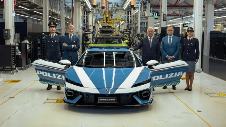 La Lamborghini Temerario veste la divisa della Polizia