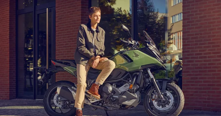 Honda NC750X 2025, il crossover si aggiorna. Le novità