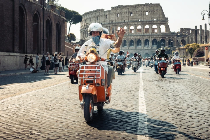 Vespa, il più grande raduno della storia: 25.000 esemplari da 67 Paesi