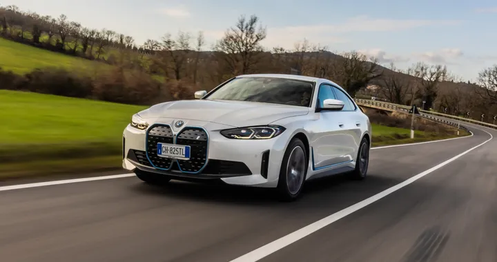BMW i4, arriva la versione eDrive35 con 490 km di autonomia