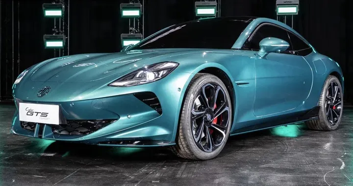 MG Cyberster GTS, adesso è ufficiale: la coupé elettrica arriverà presto