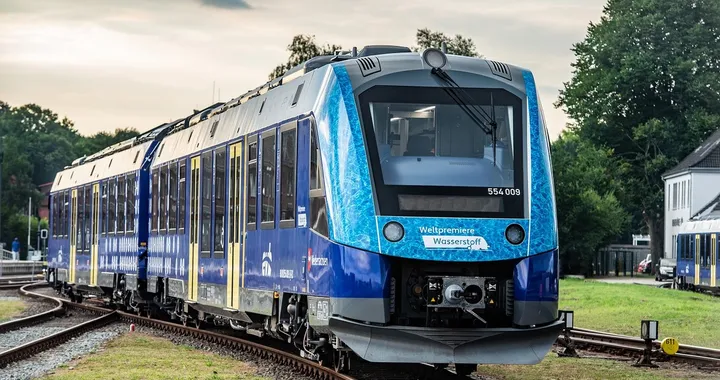 Il primo treno passeggeri a idrogeno ha iniziato a operare in Germania