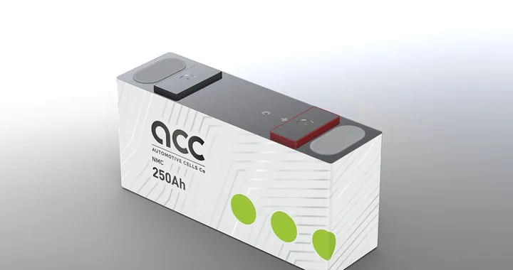 Mercedes diventa partner di Stellantis in ACC per la produzione delle batterie