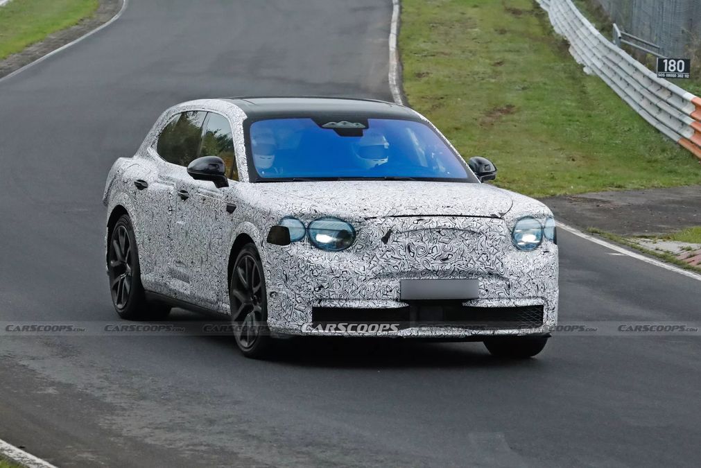Bentley scommette sul nuovo Urban SUV elettrico: eccolo al Nürburgring | Foto spia