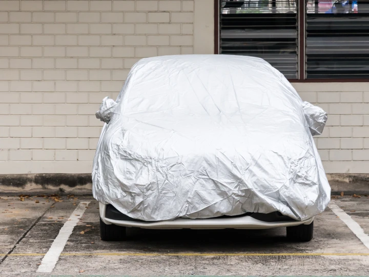 La tua auto è parcheggiata all’aperto? Ecco il telo impermeabile da acquistare