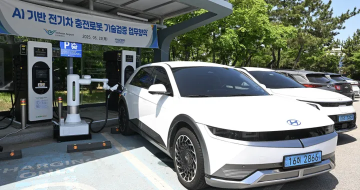 Hyundai, ricarica per le auto elettriche senza pensieri: ci pensa un robot