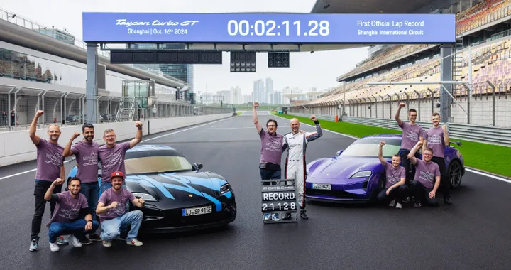 Tre record in tre continenti per la Porsche Taycan Turbo GT con pacchetto Weissach