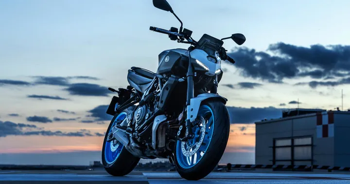 Yamaha MT-07 si rinnova per il 2025: ecco come cambia la naked
