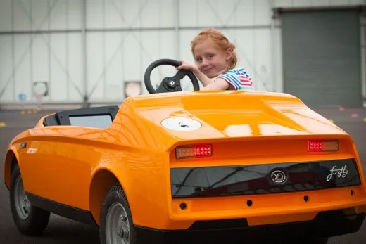Firefly: l'elettrica per insegnare ai bambini a guidare