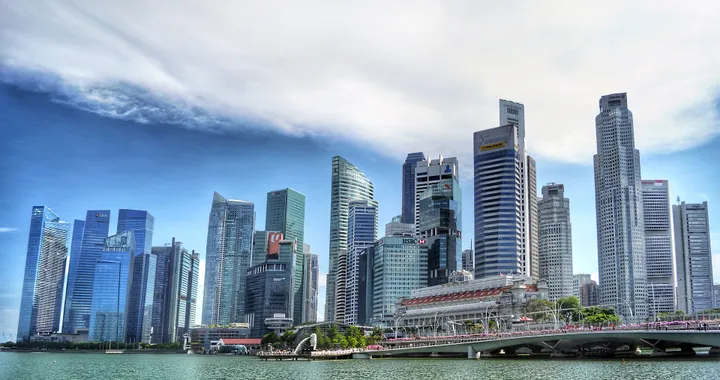 Singapore punta sulle auto elettriche: stop alle diesel e benzina dal 2040