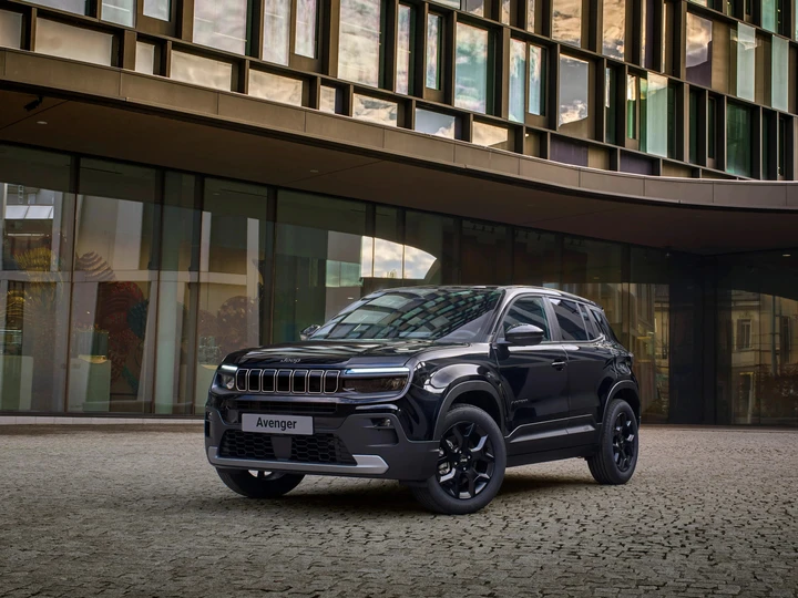 Jeep Avenger Black Edition il SUV più venduto d'Italia si veste di nero