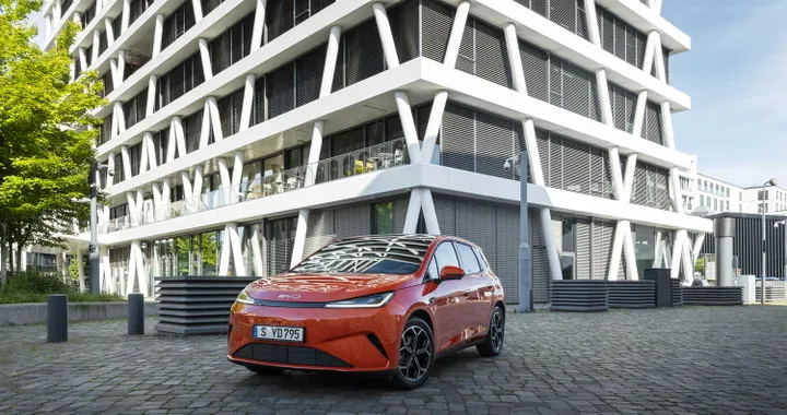 BYD sfida il caro carburante, vantaggi fino a 11.600 euro sulla gamma Super Ibrida DM-i