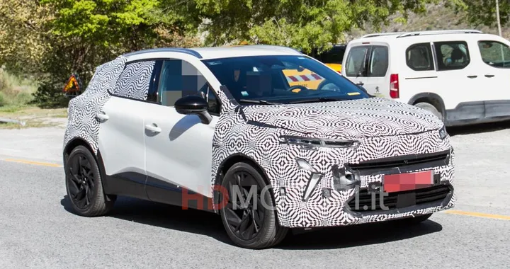 Renault Captur, ecco le nuove foto spia del restyling