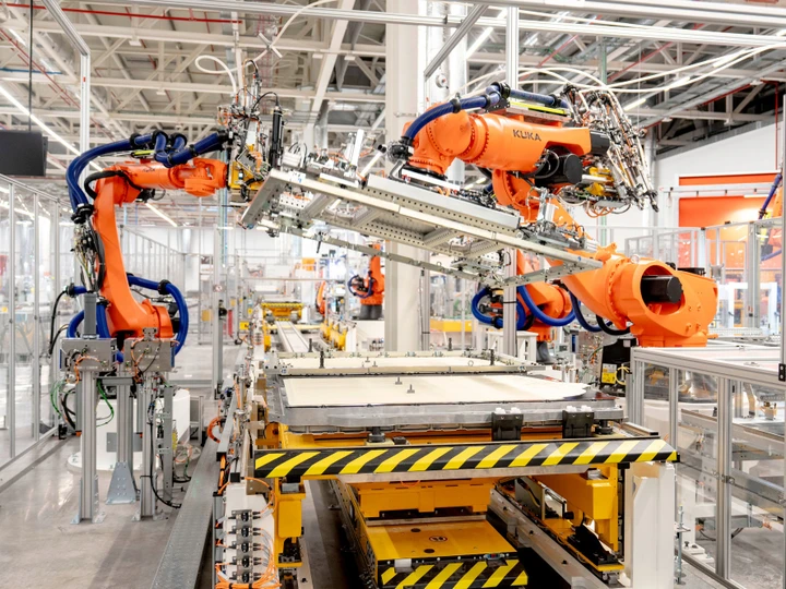 SEAT e CUPRA hanno inaugurato uno stabilimento per produrre 300.000 pacchi batterie all’anno