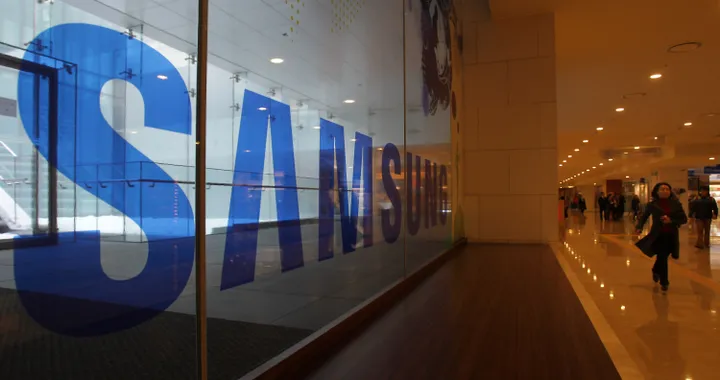 Samsung inizia la produzione di chip UFS 2.1 da 256 GB per l'automotive