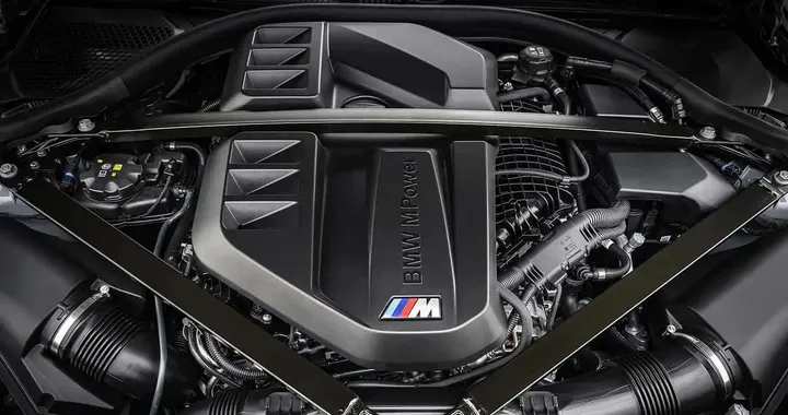 BMW non tradisce le sue origini: salvi i mitici 6 cilindri delle M