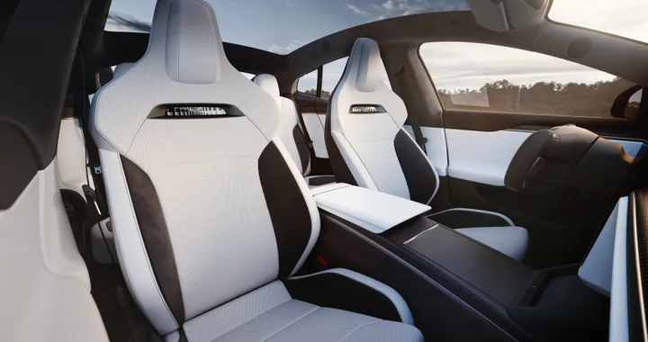 Tesla Model S Plaid, arrivano nuovi sedili sportivi per l'elettrica da oltre 1.000 CV