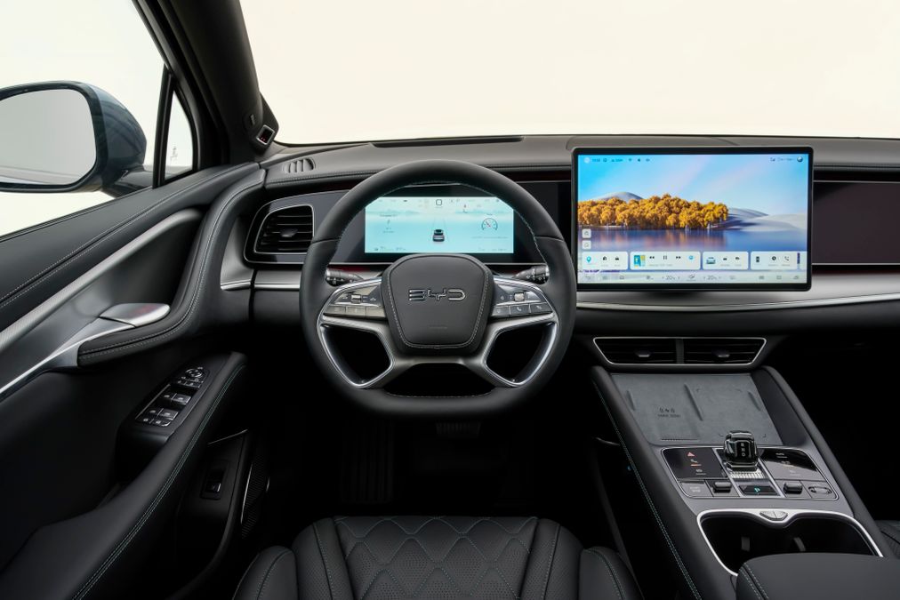 BYD Sealion 7, interni e bagagliaio del SUV elettrico che sfida la Tesla Model Y