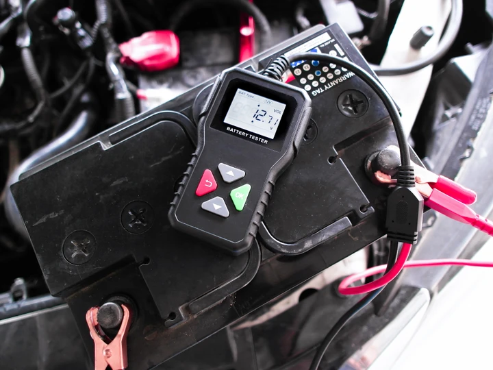 Verifica lo stato della batteria con un tester professionale a meno di 100€