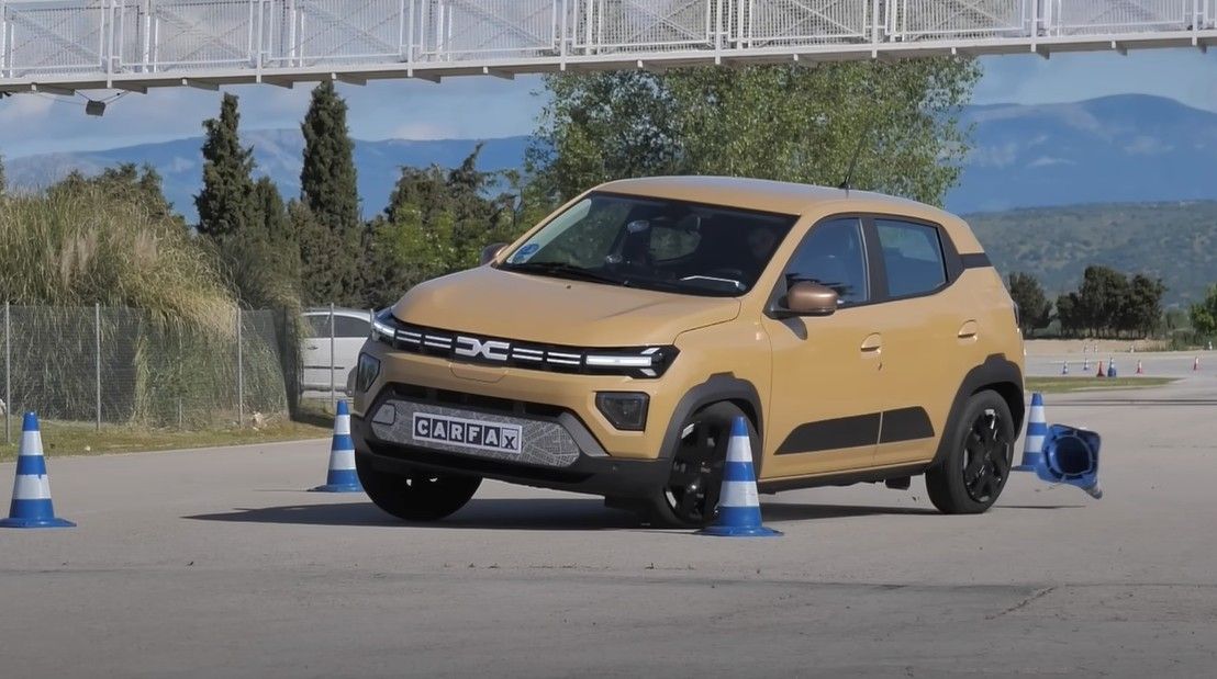 Dacia Spring, come si comporta nel test dell'alce? Guardate il video...