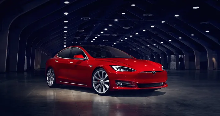 Tesla chiude il programma referral per le sue autovetture