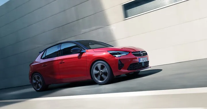 Opel Corsa, prosegue lo sviluppo del restyling. Nuove foto spia