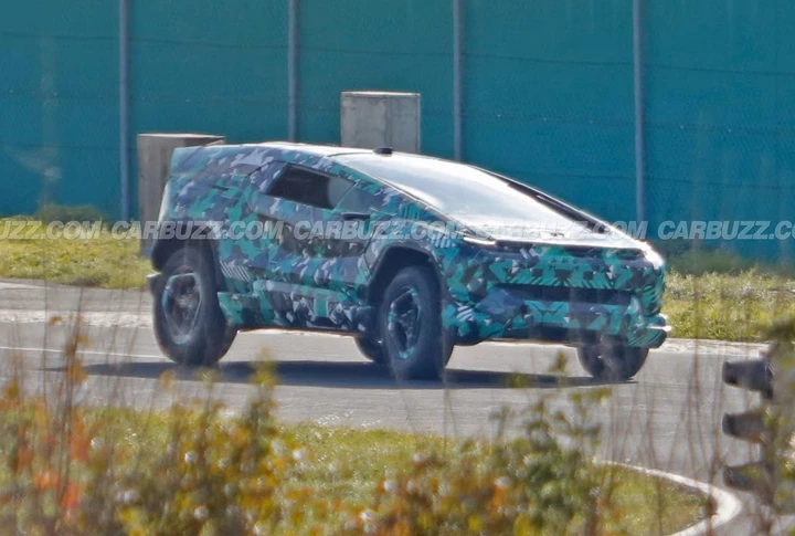 Questo nuovo modello elettrico è ancora più strano del Cybertruck