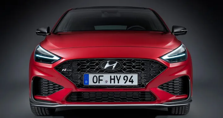 Nuova Hyundai i30: la compatta ibrida si fa vedere in un video